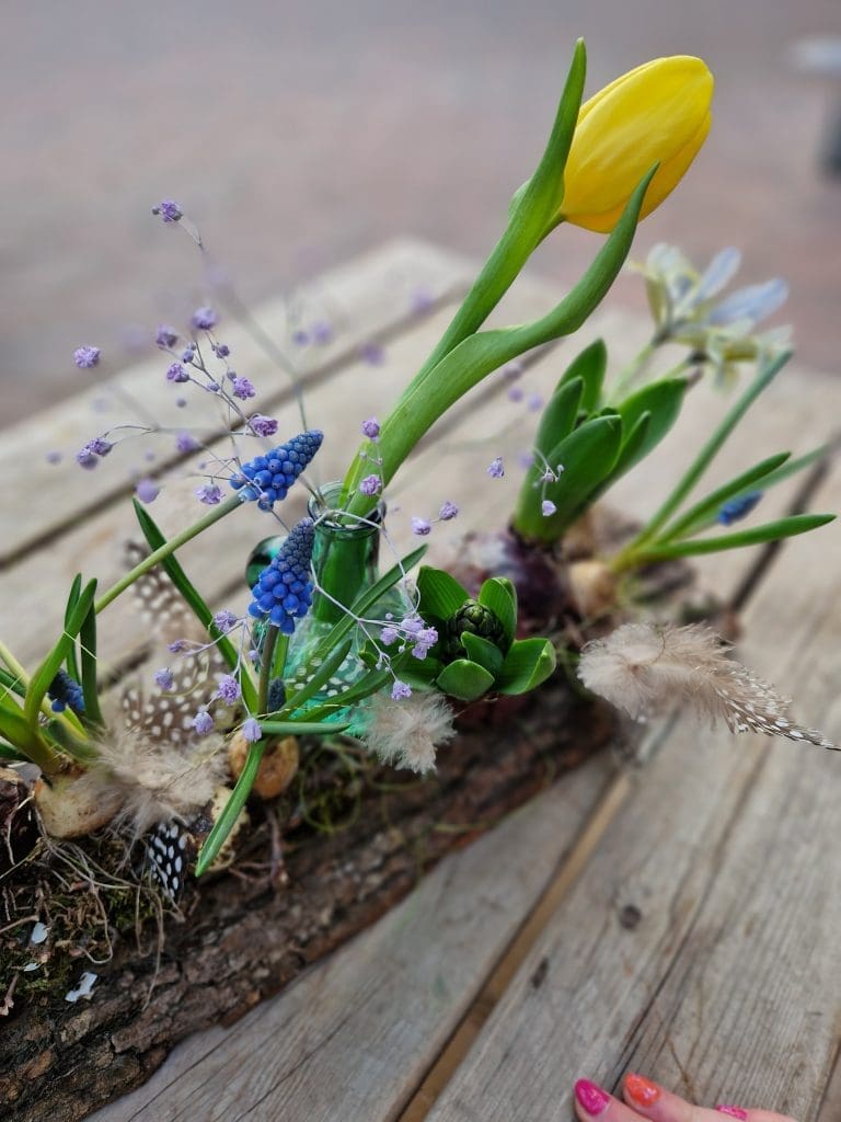 Bloemstuk maken tijdens de Voorjaarsworkshop in breda